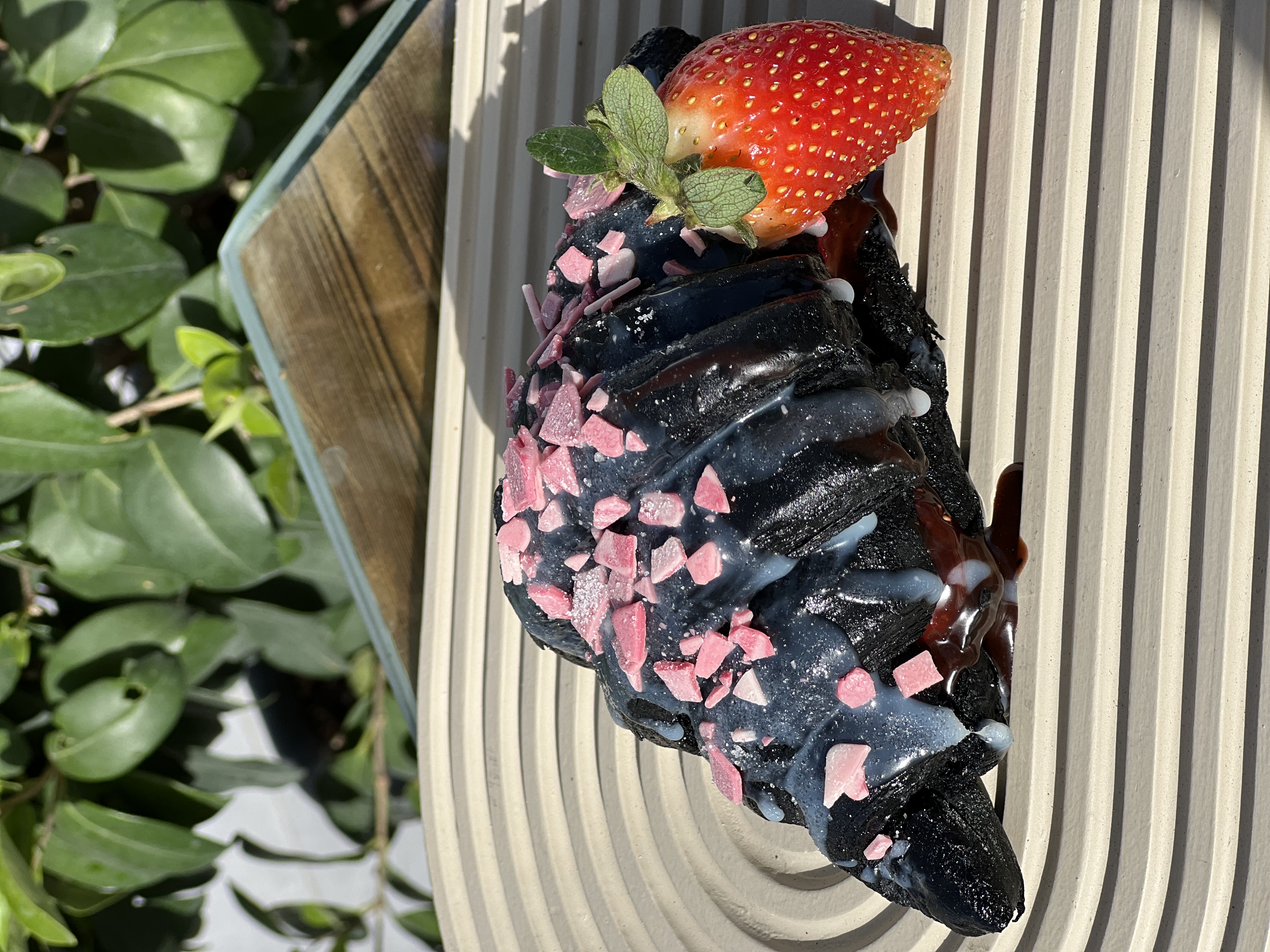 کروسان نوتلا (موز یا توت فرنگی) 